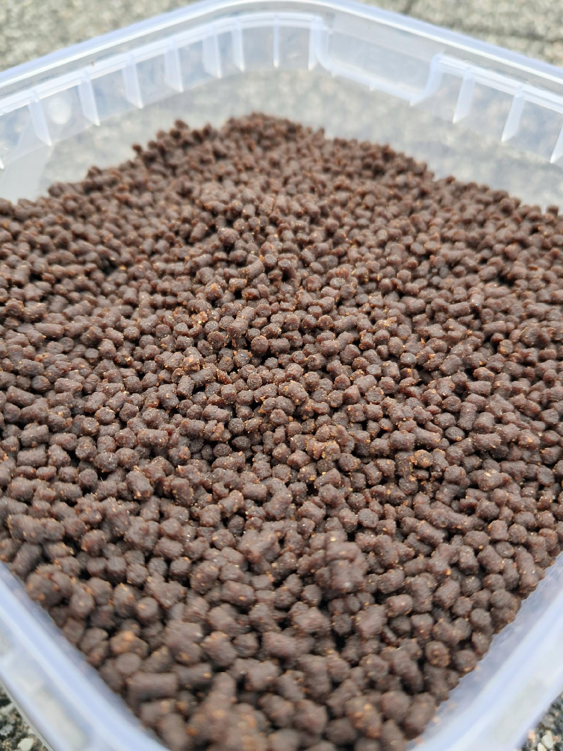 Ready Pellet Aller Aqua 2mm wiaderko Pelet na ryby Gotowy do użycia 700g